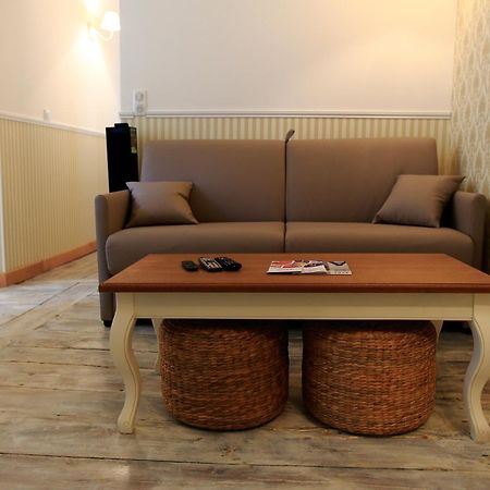 Hotel Saint Georges Troyes Exterior photo A sofa
