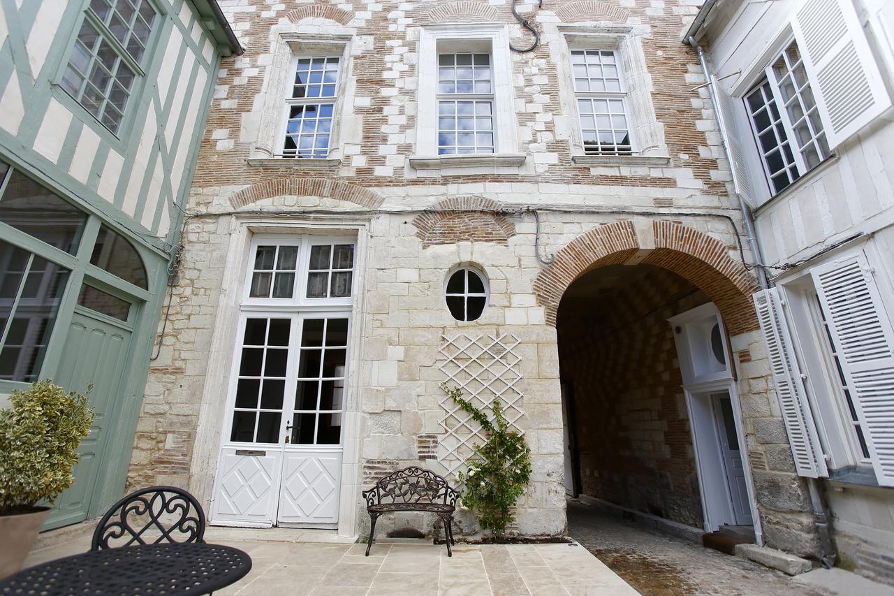 Hotel Saint Georges Troyes Exterior photo The house of François Quesnay in Châteauneuf-sur-Sarthe