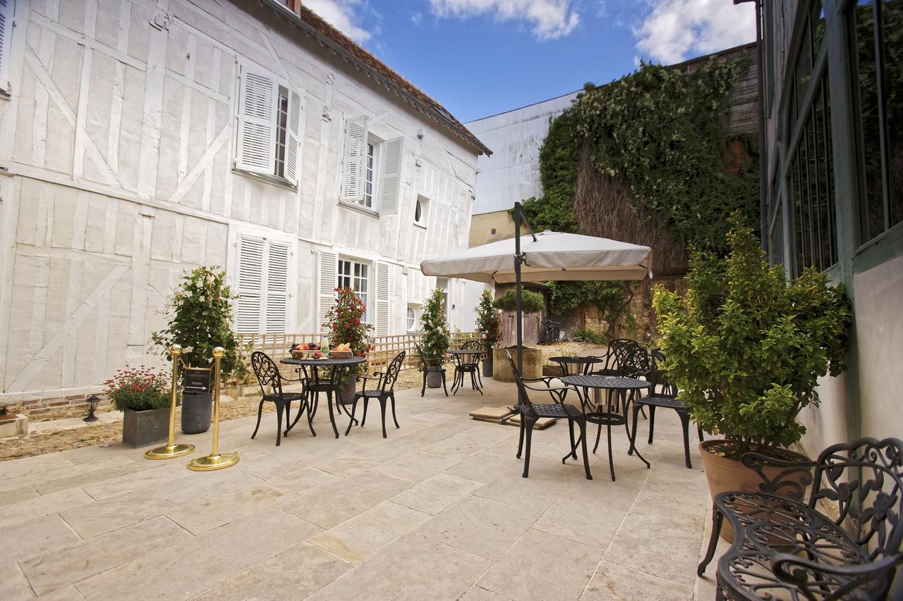 Hotel Saint Georges Troyes Exterior photo The courtyard of the hotel
