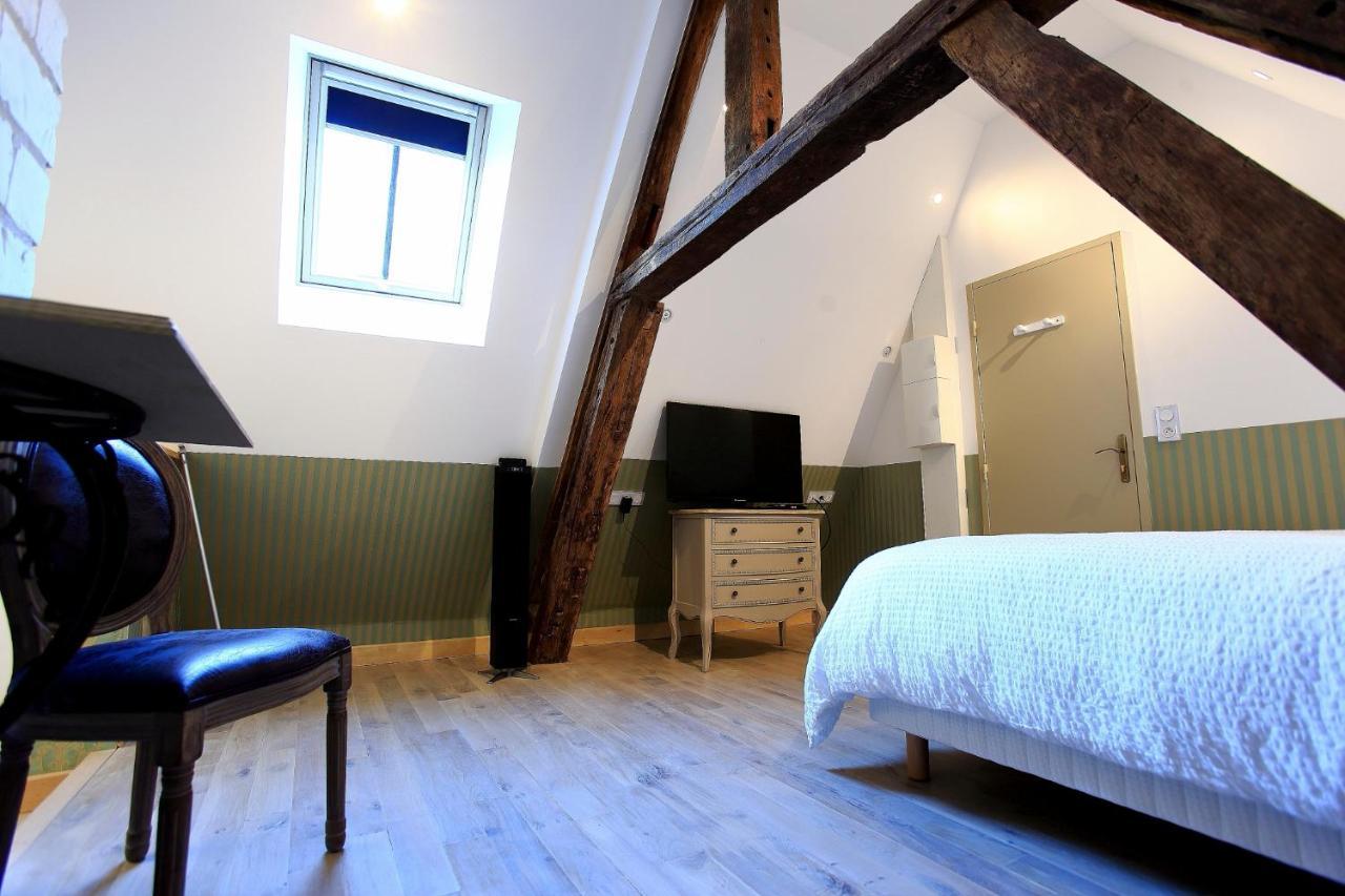 Hotel Saint Georges Troyes Exterior photo A room at the hotel